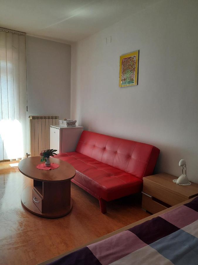 Rooms Cehovin ポストイナ エクステリア 写真