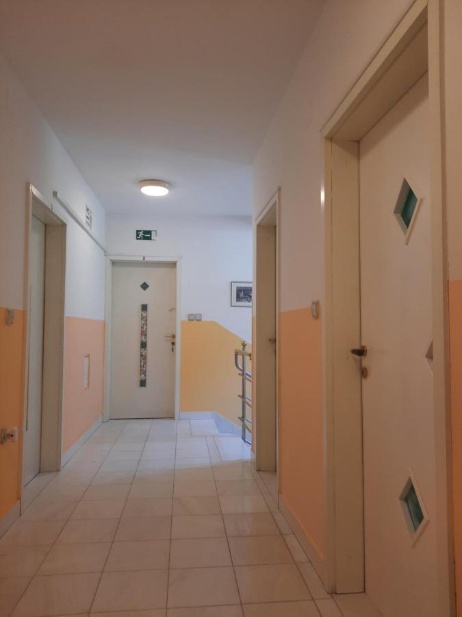 Rooms Cehovin ポストイナ エクステリア 写真