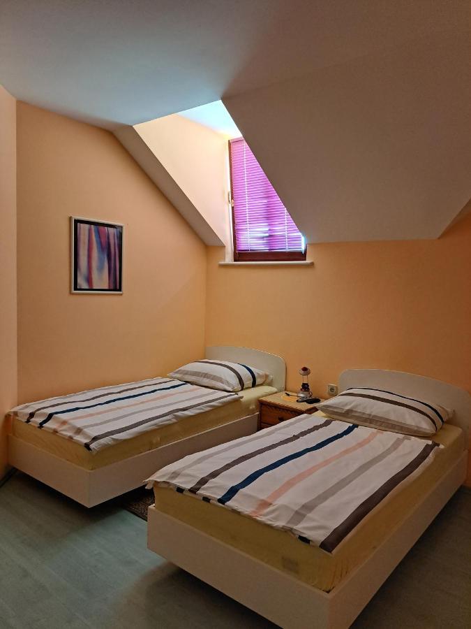 Rooms Cehovin ポストイナ エクステリア 写真